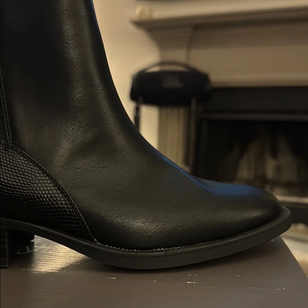 Style & Co
Women's Edwinaa Gore Booties BRAND NEW IN BOX‼️ Size 8M Color Black - Picture 9 of 16